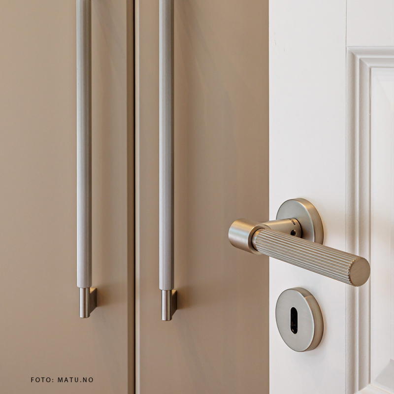 Fittings Design Door handle - Antique bronze - Model HELIX 200 STRIPE -  Browned Brass Door Handles - VillaHus