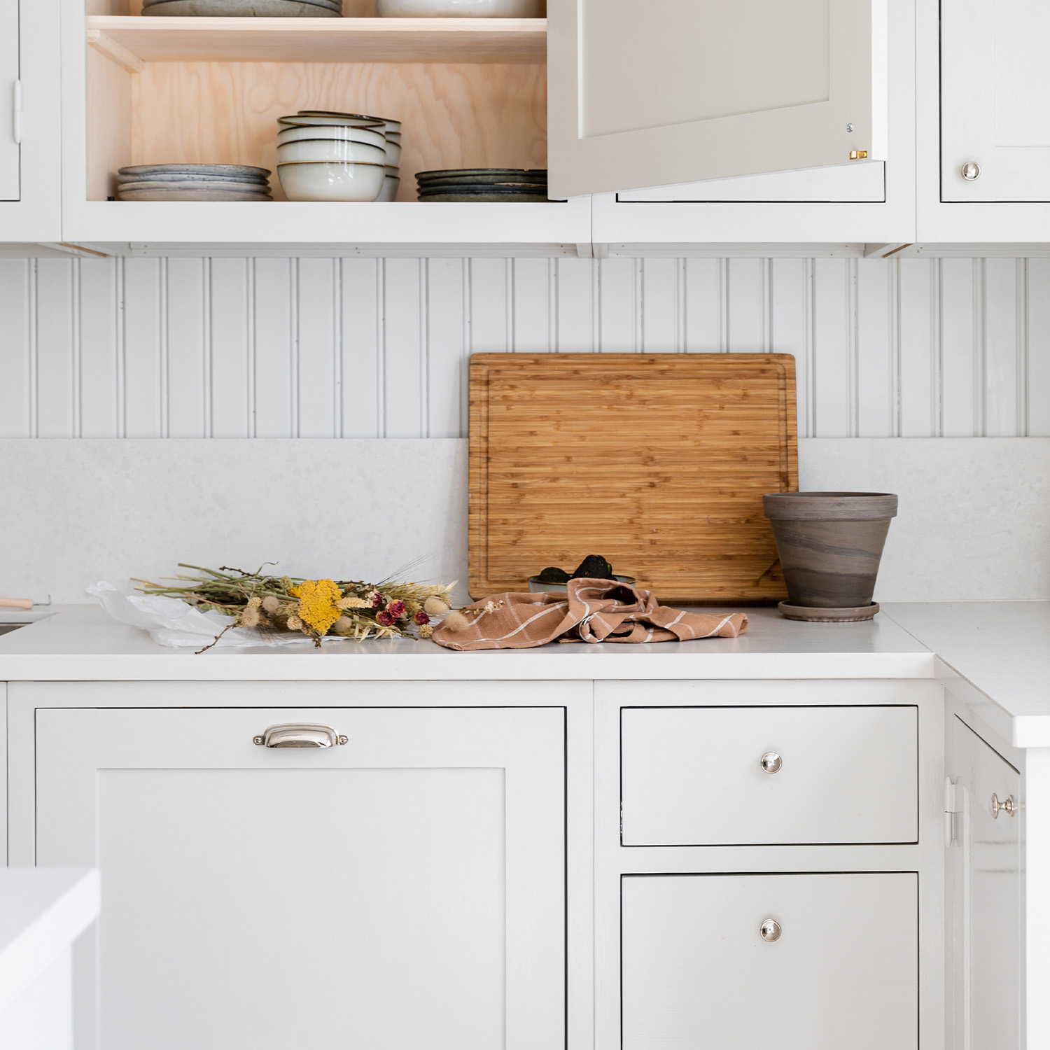 Light Gray Shaker Kitchen: Inspiration from Scandinavian Shaker Kitchen
