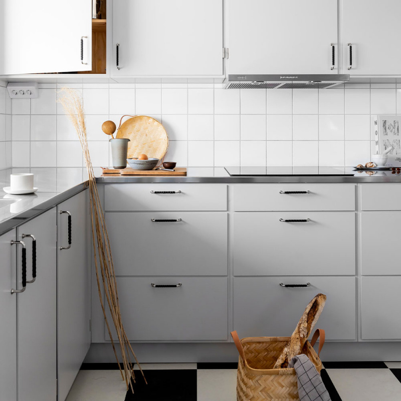 Handle 1353 in a beautiful kitchen from Funkiskök. Photographer: Emilia Ahlgren