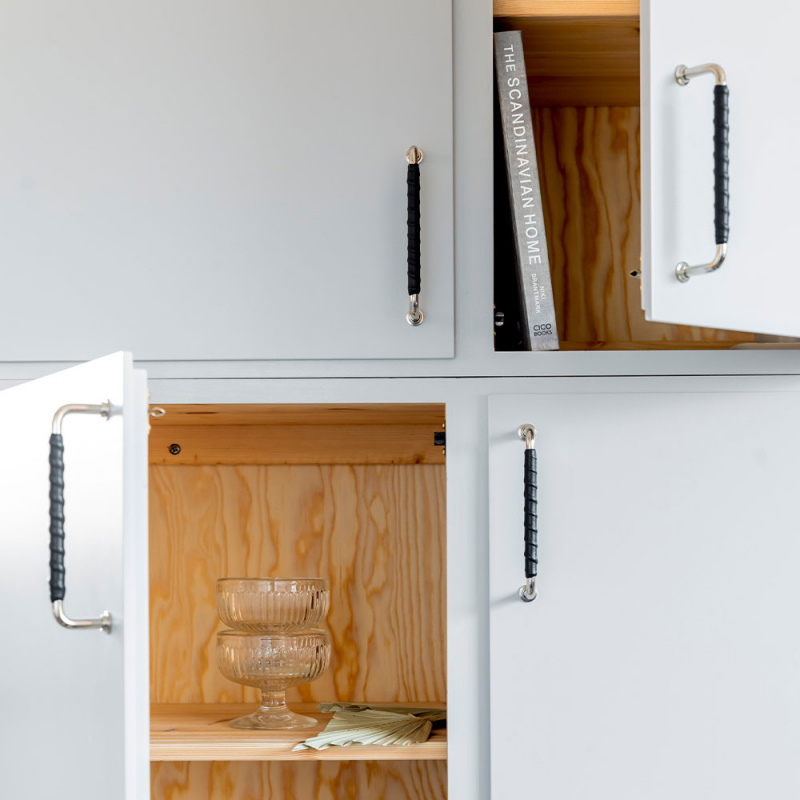 Handle 1353 in a beautiful kitchen from Funkiskök. Photographer: Emilia Ahlgren