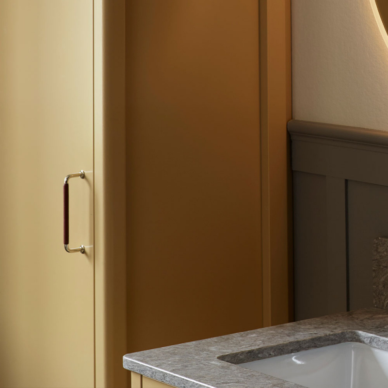 Handle 1353 with brown leather in bathroom from Vedum