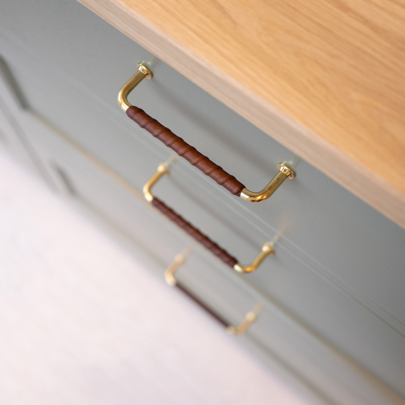 Handle 1353 - Untreaten brass/brown leather