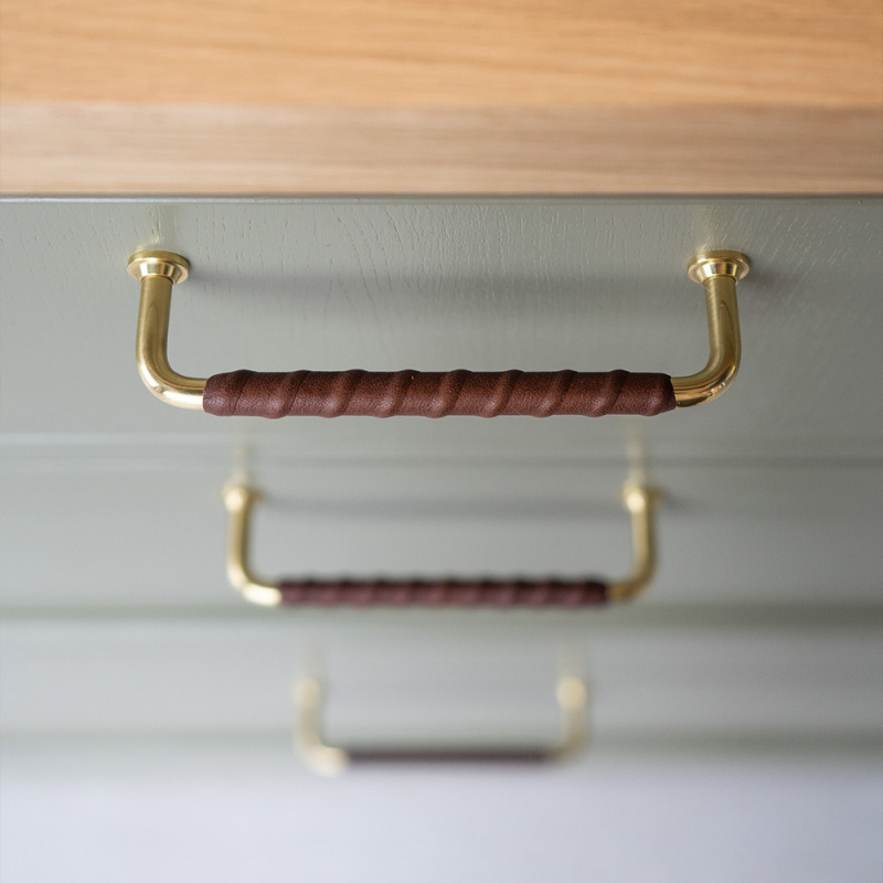 Handle 1353 - Polished brass/brown leather