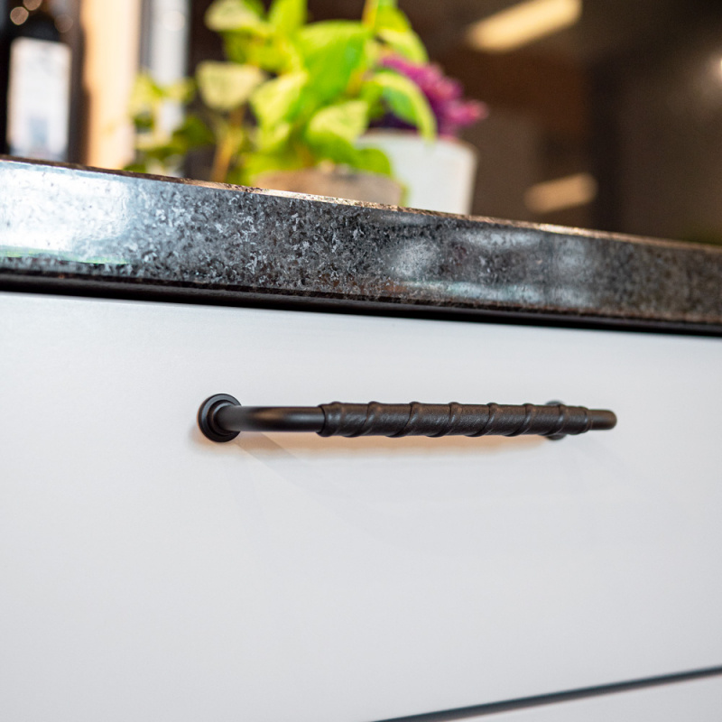 Handle 1353 - Black/black leather