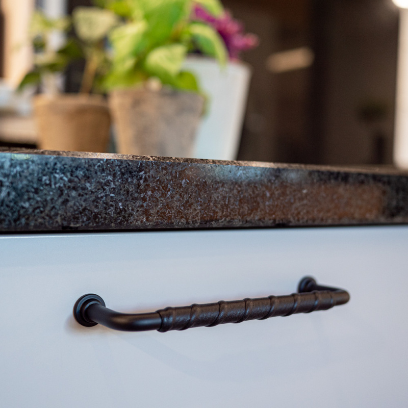 Handle 1353 - Black/black leather