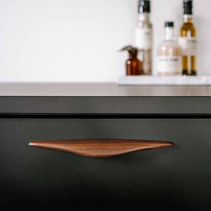 Handle Manta Walnut at @celinastamper's home