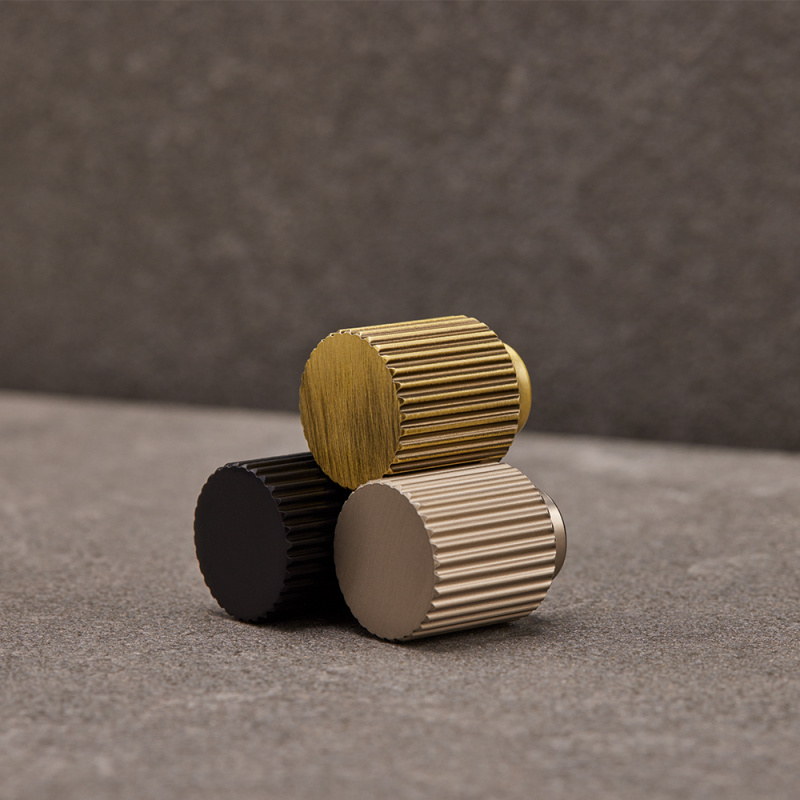 Knob Helix Stripe