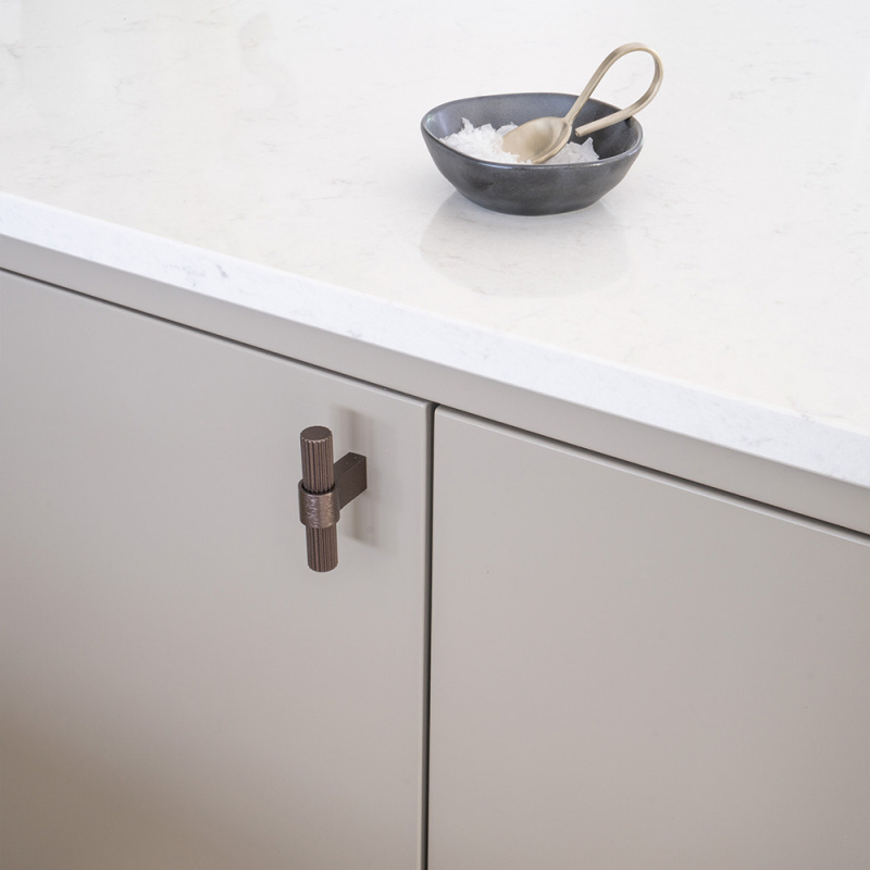 Knob T Helix Stripe - Dark bronze