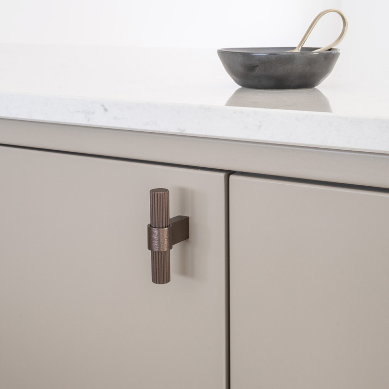 Knob T Helix Stripe - Dark bronze