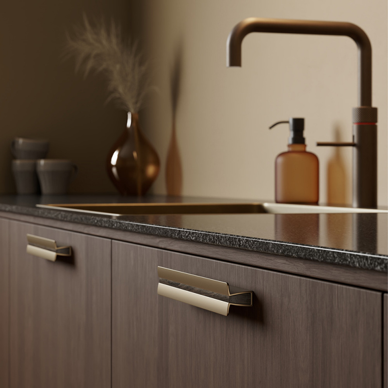 Handle Papillion - 32mm - Dark stained oak/matte brass