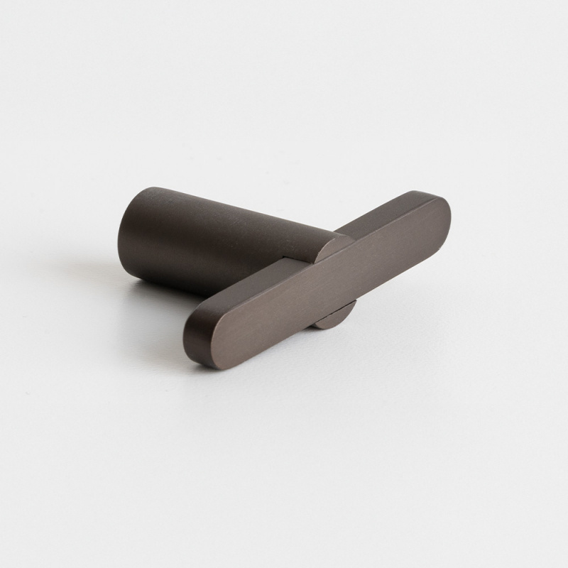 Knob T Flow - Burnished brass