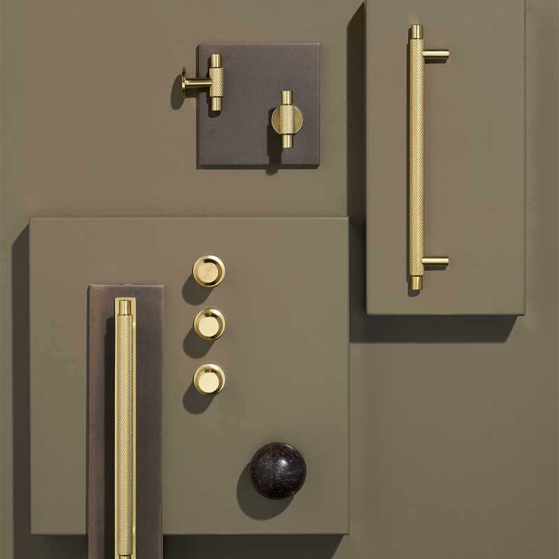 Knob Manor Round - Gold