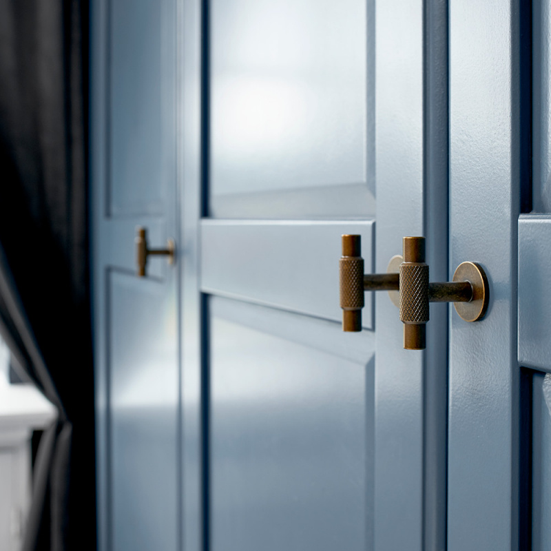 Knob Manor T - Antique brass