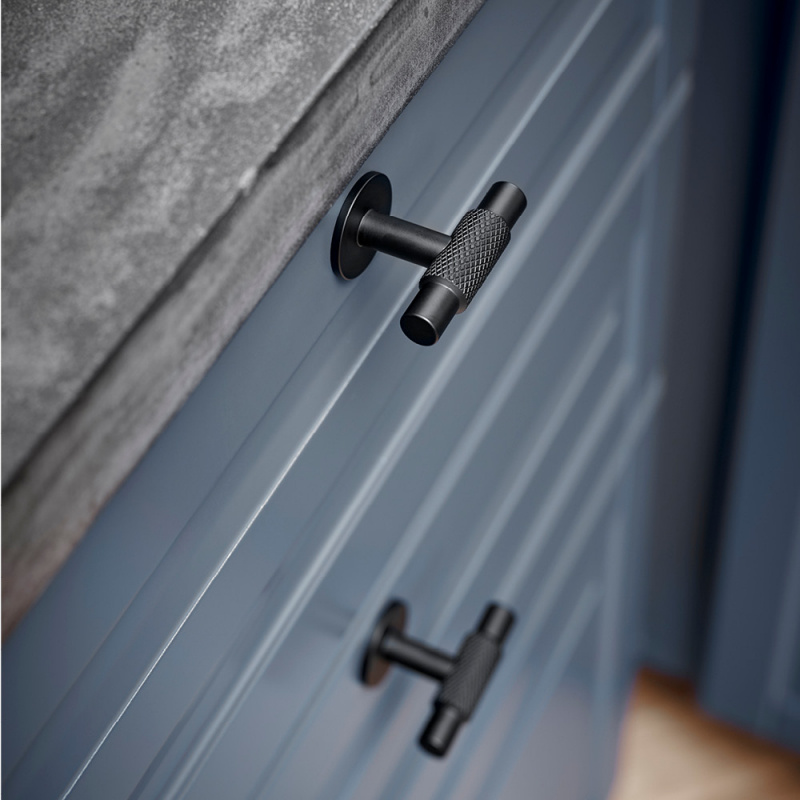 Knob Manor T - Matt black