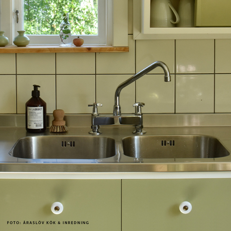 Knob 409 - Antique /Porcelain