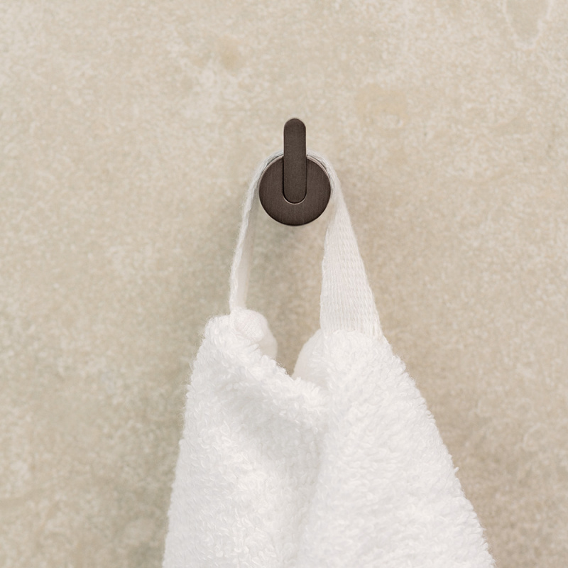 Flow - Single hook - Burnished brass