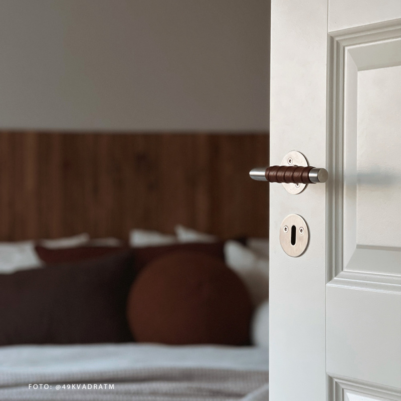 Door Handle Kastrup 04 - Stainless steel Brown leather