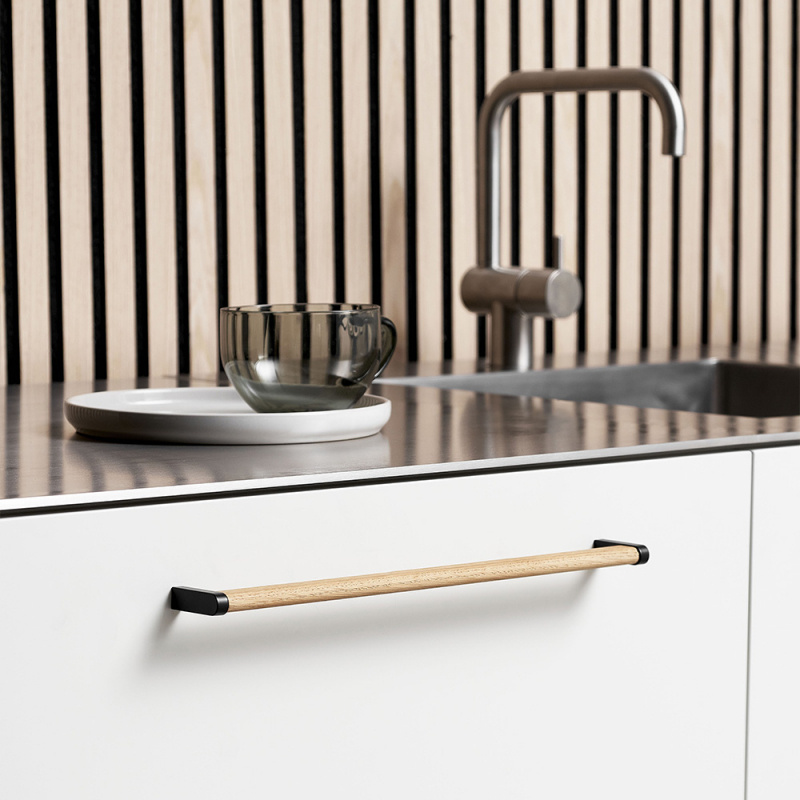 Handle Crossing Oak/Black