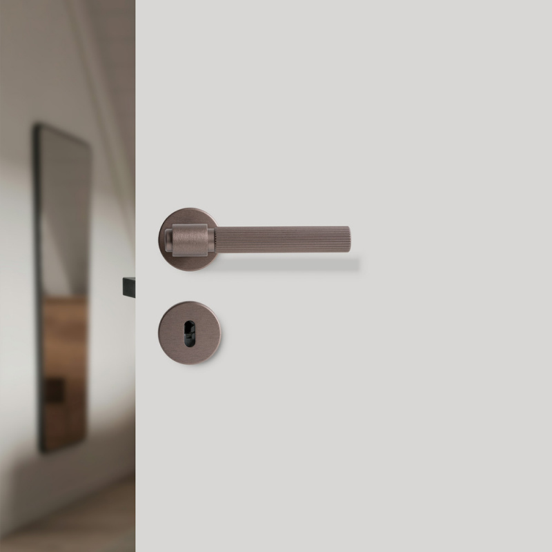 Door handle Helix 200 Stripe - Dark bronze