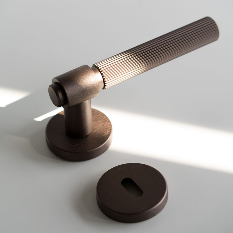 Door handle Helix 200 Stripe - Dark bronze