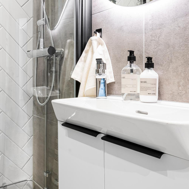 Edge Straight, brushed black. Photo: hemisfar.com