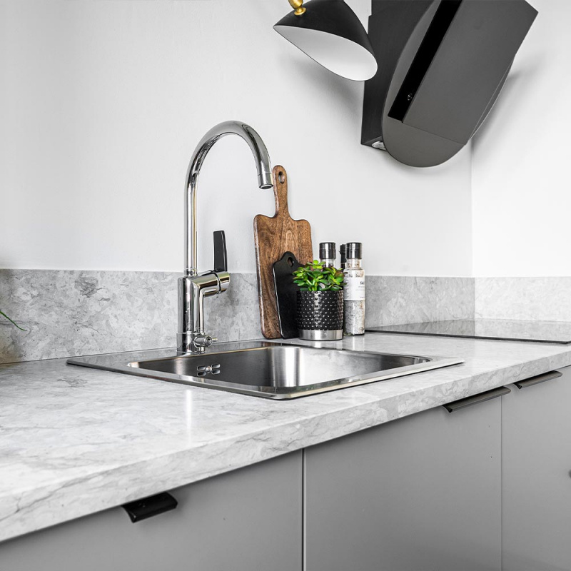 Edge Straight, brushed black. Photo: hemisfar.com