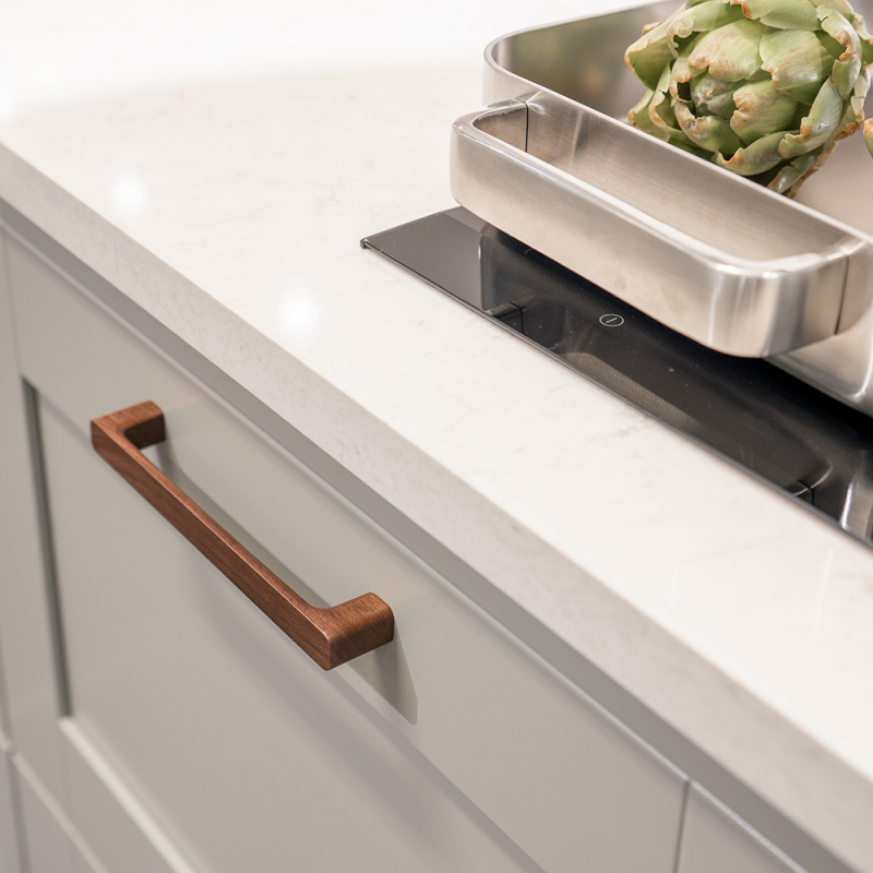 Handle Sans - Walnut