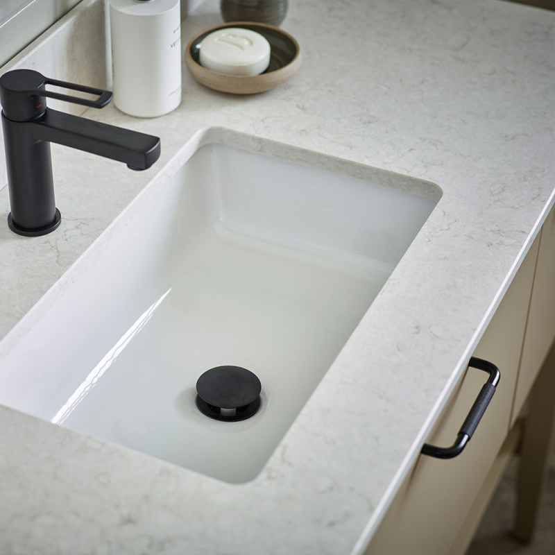 Handle Helix matt black. Photo: Vedum Kitchen & Bath