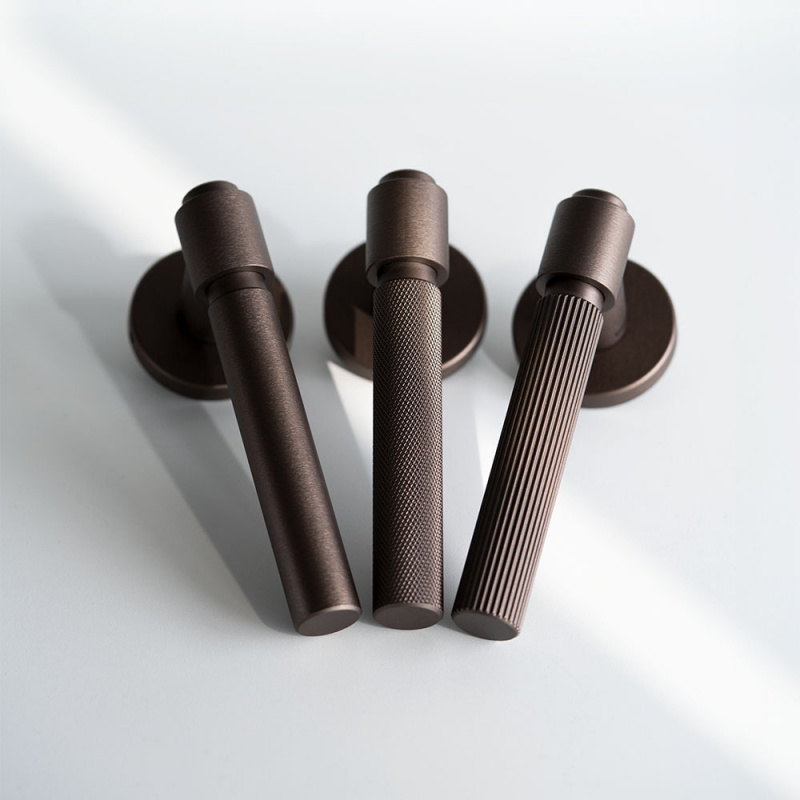 Door handle Helix 200 Plain - Dark bronze