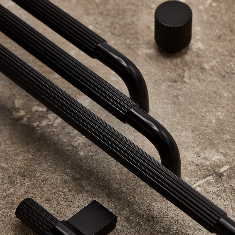 Handle Helix Stripe  - Matte black