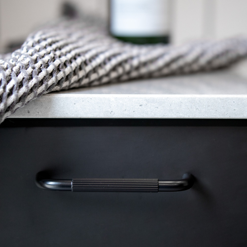 Handle Helix Stripe - Matt Black