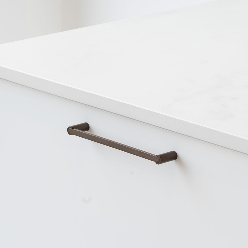 Handle Flow - Burnished brass