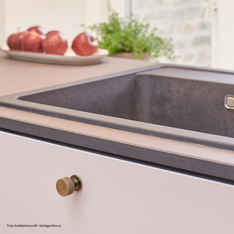 Knob Crest - Antique bronze