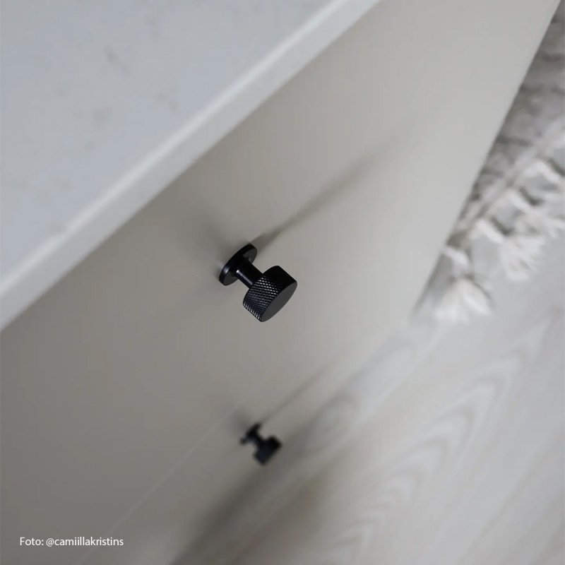 Knob Crest - Matt black