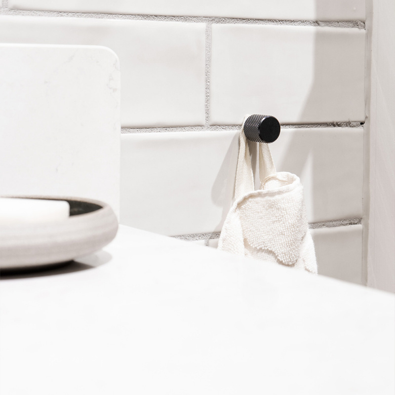 Knob Helix - Matt Black