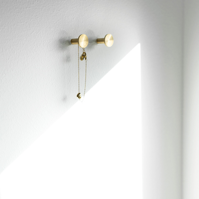 Hook Sture - Brushed brass untreated