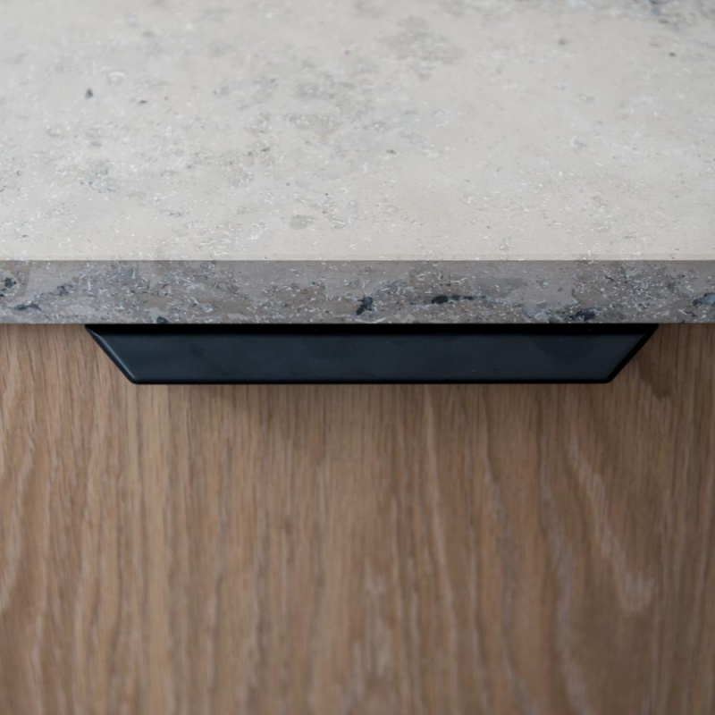 Vann matte black detail