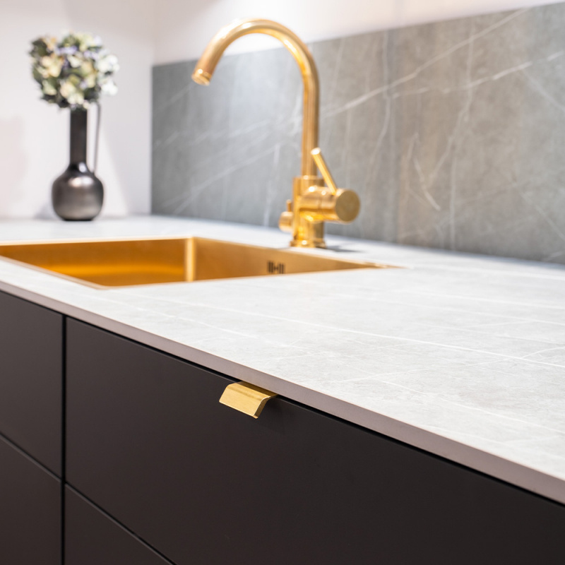 Profile handle Side - Brushed brass