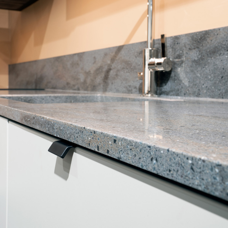 Profile handle Side - Matt black